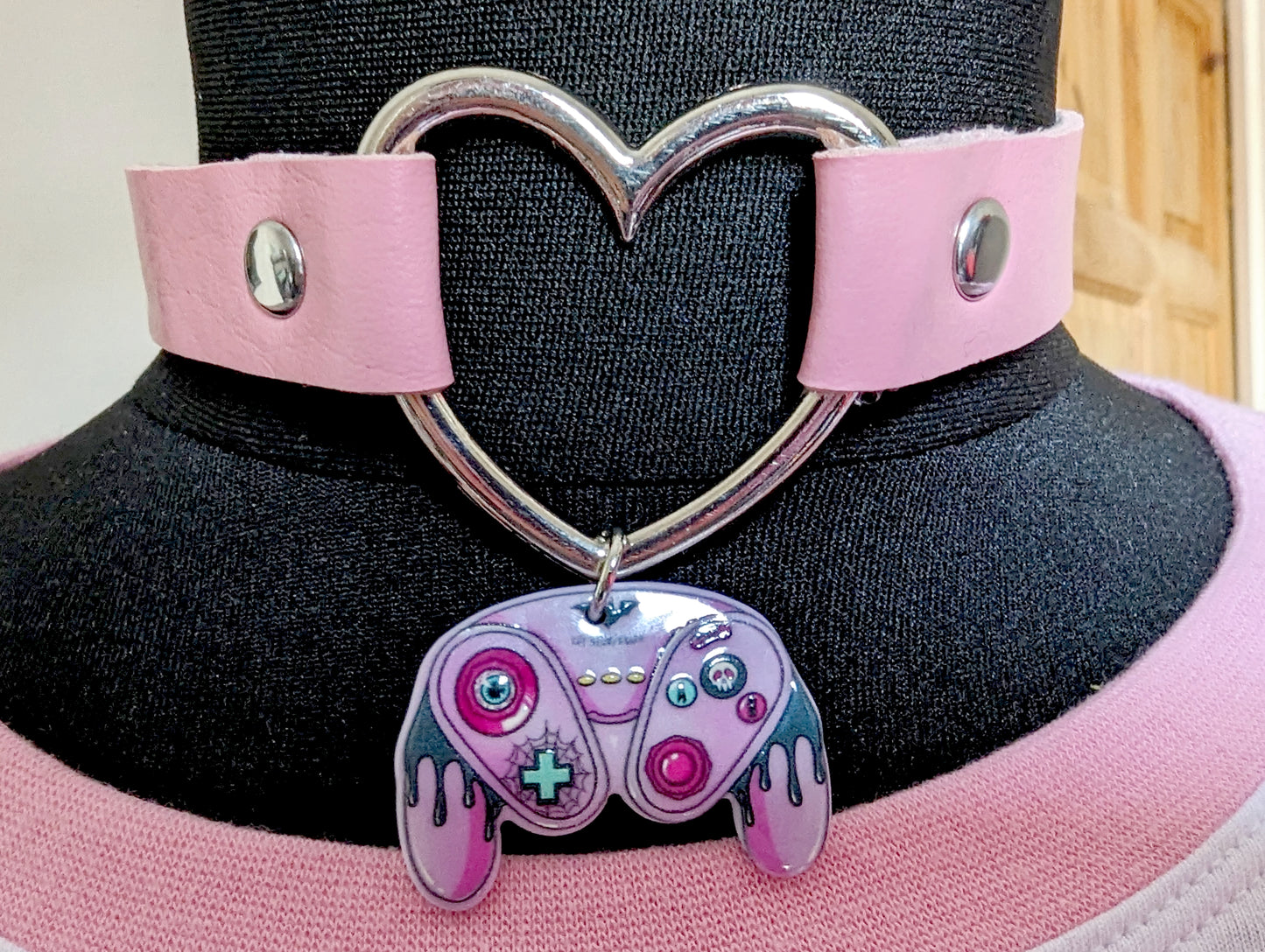 Games Controller Heart Choker