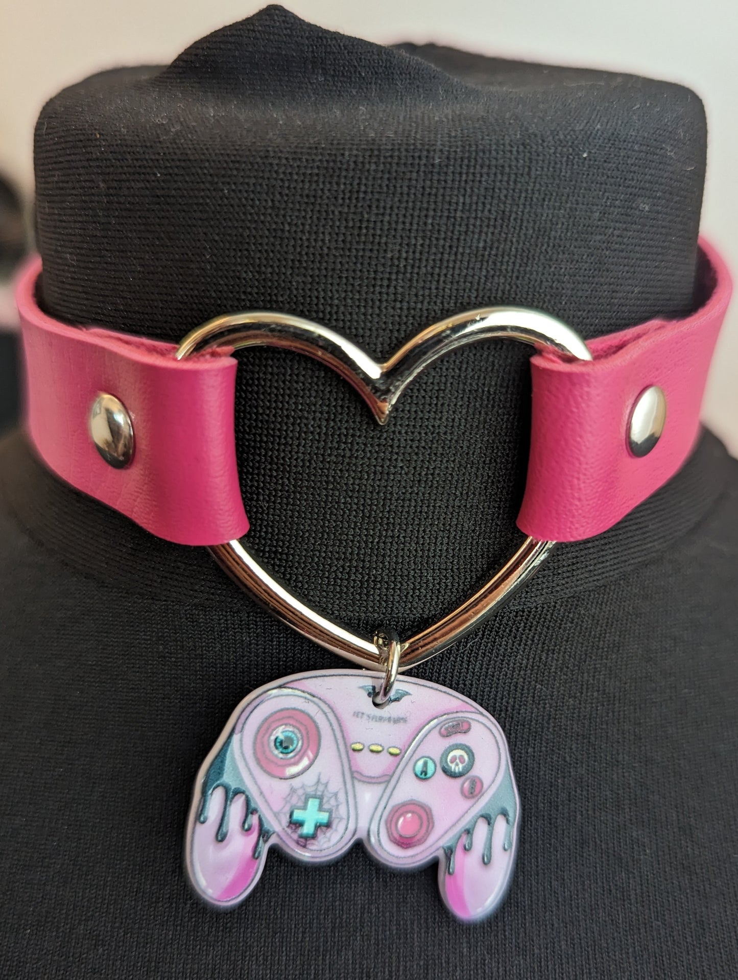 Games Controller Heart Choker